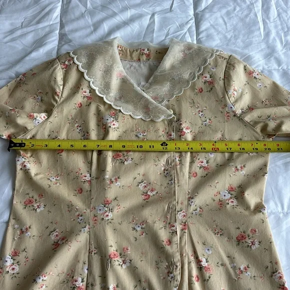 Vintage Floral Cream Top - Picture 7 of 10